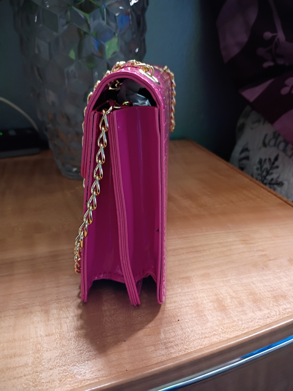 Fuchsia Croc-Embossed Chain Shoulder Bag - Gold Hardware - Picture 3 of 6